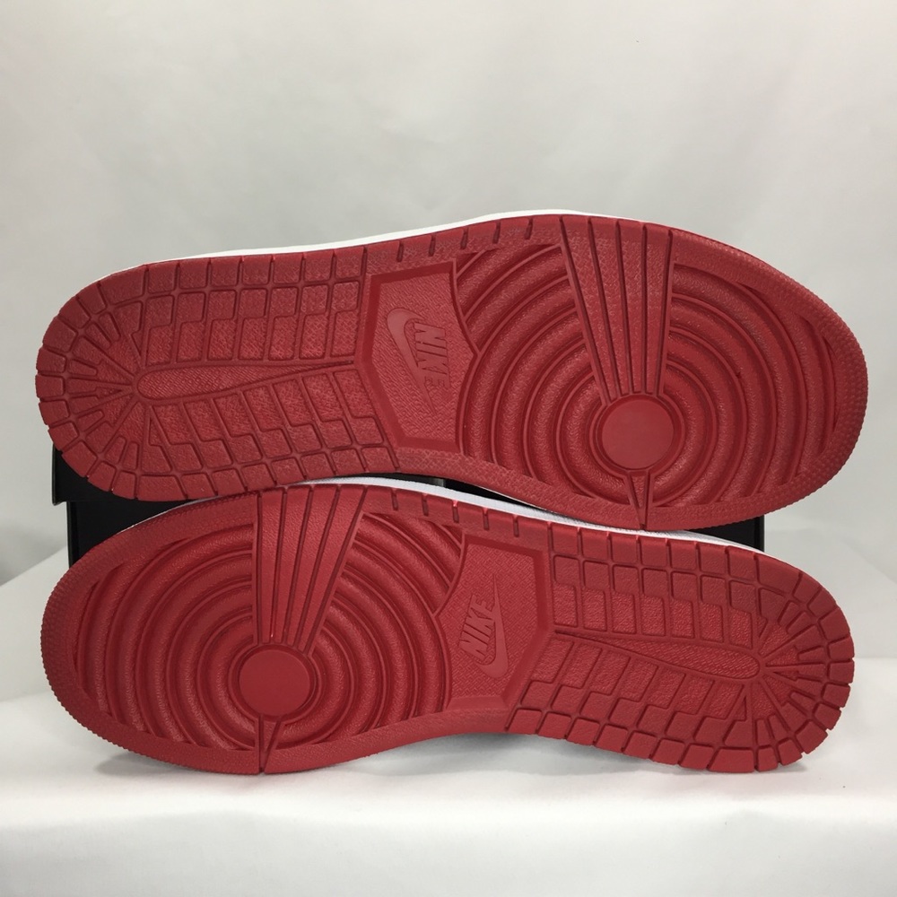 SOLD***Air Jordan 1 Retro Chicago (2016) - Picture 5 of 7